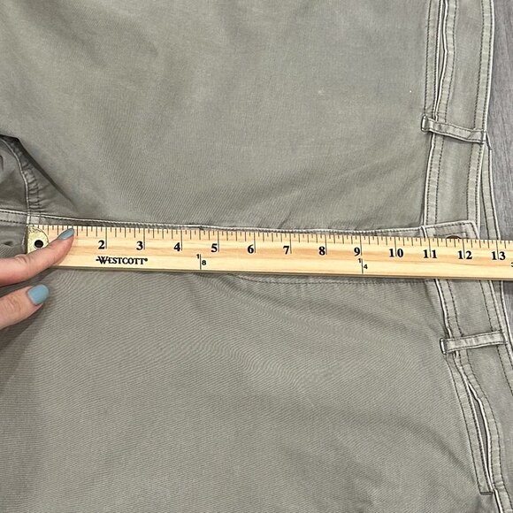 Everlane The Lightweight Wide-Leg Crop Stretch Cotton Chino Pants in Light Sage - Picture 12 of 16